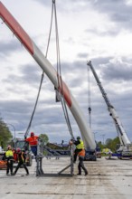 Preparation for the transport of a 68 metre long blade, a wind turbine, with a self-propelled