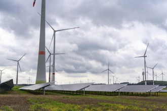 Wind farm and large-scale photovoltaic system, north-east of Bad Wünnenberg, near the village of