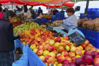 Market scene with apples, pears and people shopping, Market, Nafplio, Nauplia, Nauplion, Nafplion,