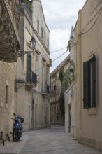 Alley in the old town centre of Lecce, Apulia, Italy, Europe