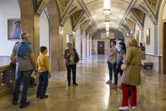 City tour through the town hall, here in the mayor's gallery in the foyer, interior design of the