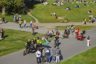 Men's groups out and about on the banks of the Elbe, the Elbe cycle path and the Elbe meadows,