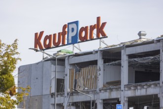 Demolition of the old shopping centre in Dresden-Nickern by the investor Krieger. The new building