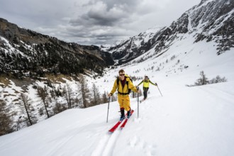 Ski tourers ascending from the Iffigtal to the Wildhornhütte, snow-covered mountain landscape,