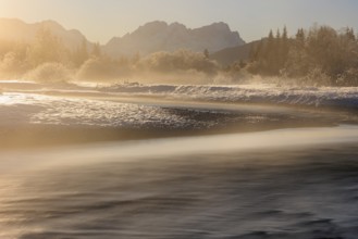 Wild river, riverbed, winter, snow, hoarfrost, backlight, fog, long exposure, Isar, view of