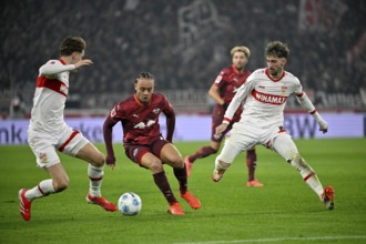 Xavi Simons RasenBallsport RB Leipzig RBL (10) Action on the ball against Ramon Hendriks VfB