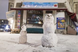 Two snowmen stand in Berlin Moabit after a snowfall on the evening of 5 January 2025