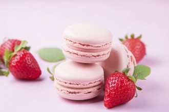 Pink French strawberry macaron sweets. KI generiert, generiert, AI generated