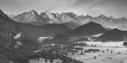 Neuschwanstein Castle, Hohenschwangau near Füssen, Ostallgäu, Allgäu, Bavaria, Germany, Europe