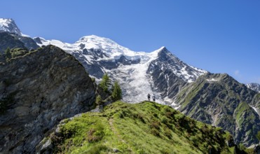 Mountaineer on a hiking trail in front of mountain landscape with glacier, view of glacier Glacier