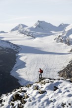 Mountaineer in front of mountain panorama and glacier, view of Gurgler Ferner with summit Hochwilde