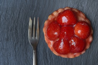 Topped strawberry tartlet with fork