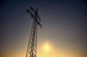 Overhead line electricity pylon, electricity pylon, high-voltage pylon, sun, sunset, Stuttgart,