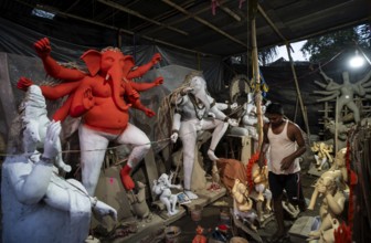 Guwahati, India. 4 September 2024. Artisan work on idols of the elephant-headed Hindu deity Ganesha