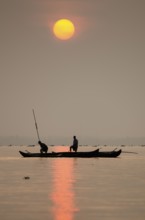 Fishermen on the Vembanad Lake at sunrise, Kerala, South India, India, Asia