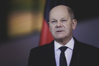 Olaf Scholz (SPD), Federal Chancellor, at a press conference following a joint meeting with Srettha