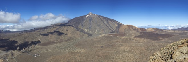 Panorama from the summit of Alto de Guajara, 2715m, over the Teide National Park, Parque Nacional