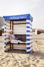 Elderly tourist on the island of Borkum, 21.07.2024