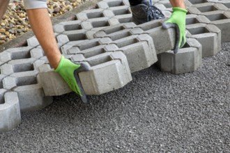 Paving work: Laying of grass pavers