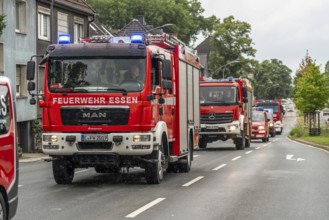 Fire engines from Essen, Mülheim and Oberhausen, with 140 firefighters, on the way to an emergency