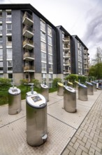 Underground waste disposal system, waste columns for different types of waste, in underground