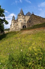 Bürresheim Castle, castle north-west of Mayen on a rocky spur in the Nettetal valley,