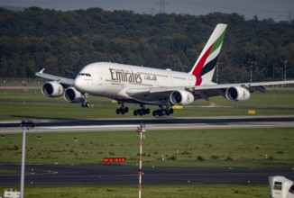 Düsseldorf Airport, aircraft landing, on the main runway, Emirates Airbus A380-800, A6-EOM