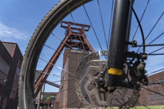 Cycling in the Ruhr region, by bike, e-bike, at the Zollverein Coal Mine Industrial Complex World