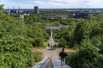 Descent, ascent via the stairs to the slagheap at Beckstrasse, Tetraeder slagheap, view of the