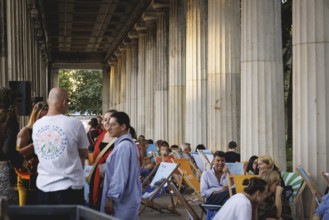 Reading by Ulrike C. Tscharre and live music at the Kolonnaden Bar on Museum Island in Berlin,