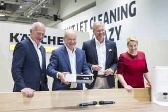 Kai Wegner (Governing Mayor of Berlin, CDU), Olaf Scholz (Chancellor of the Federal Republic of