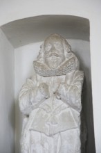 Sculpture of William Naunton died 1635, church of Saint Mary, Letheringham, Suffolk, England, UK