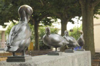 Duck figures from the duck fountain by August Gaul 1929, sculptures, bronze, bird figure, depth of