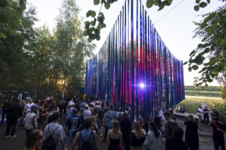 Festival visitors in front of a stage in the forest at the Melt Festival in Ferropolis on 13 July