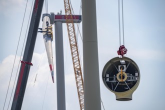 Erection of an Enercon E-160 wind turbine, rear, assembly of the first blade, 4 turbines with a