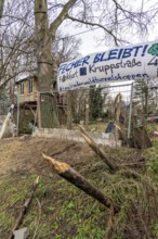 Barricades, obstacles, in the camp of climate activists in the rest of the village of Lützerath,