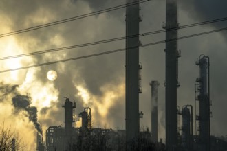 Ruhr oil refineries in Gelsenkirchen, Scholven, North Rhine-Westphalia, Germany, Europe