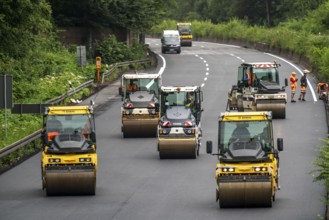 Renewal of the road surface on the A40 motorway between the Kaiserberg junction and Mülheim-Heißen,