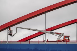 A42 motorway bridge, over the Rhine-Herne Canal, with massive structural damage, technician