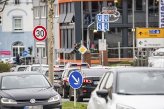 30 km/h zone on Herner Straße in Bochum Riemke to keep the air clean, ban on lorries driving