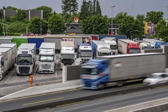 Traffic jam on the A2 motorway near Bottrop, in front of the Bottrop motorway junction, in the