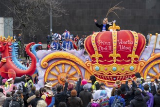 Rose Monday parade in Düsseldorf, themed floats of carnival societies and other participants in the