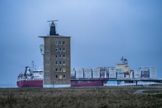 Thick fog in winter, hanging over the mouth of the Elbe into the North Sea, container ship Maersk