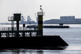 Weser estuary near Bremerhaven, view over the pier of the Freilaufkanal, across the Weser to the