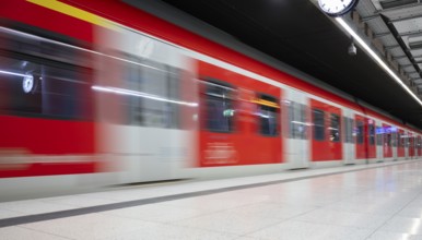 Underground arriving S-Bahn, train, class 420 in traffic red, platform, stop, Schwabstrasse