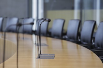 Microphones and seats in a hearing room in the Marie-Elisabeth-Lüders-Haus