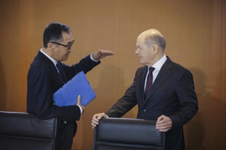 Cem Özdemir (Alliance 90/The Greens), Federal Minister for Agriculture and Food, and Olaf Scholz