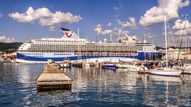 Piazza Unità d'Italia borders directly on the sea with cruise ships, Trieste, harbour city on the