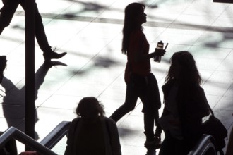 People at Berlin Central Station, 26/09/2016