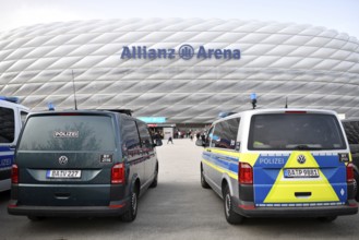 Increased danger situation SEK, special task force, police car, police in front of Bundesliga